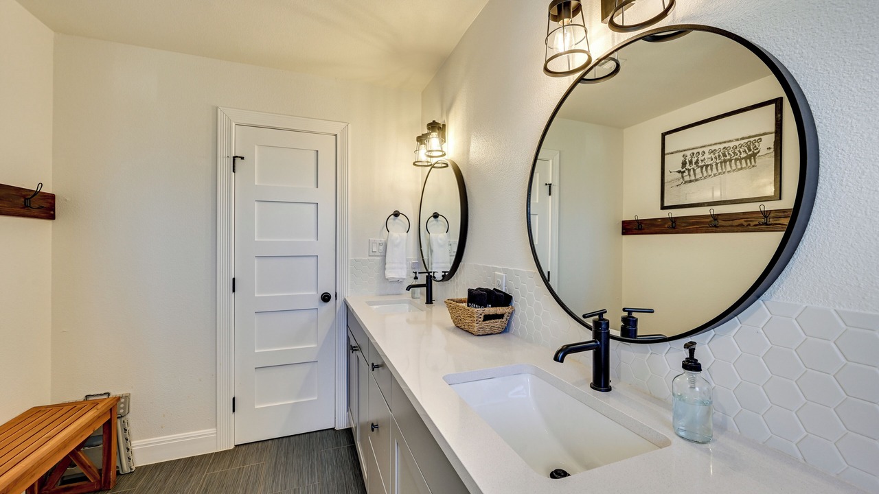 Photo of Bathroom in Tow