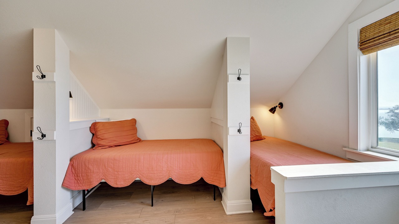 Photo of Bedroom in Tow