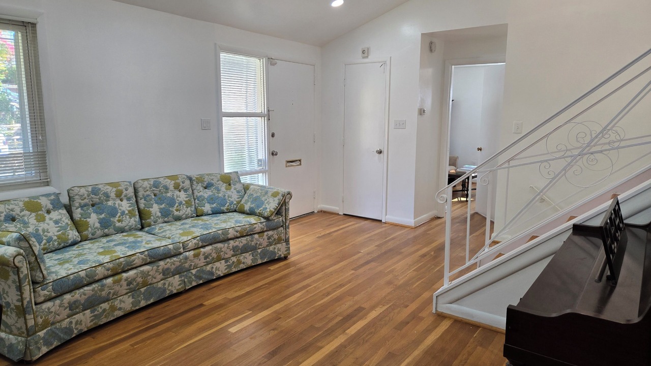Photo of Livingroom in Wheaton-Glenmont