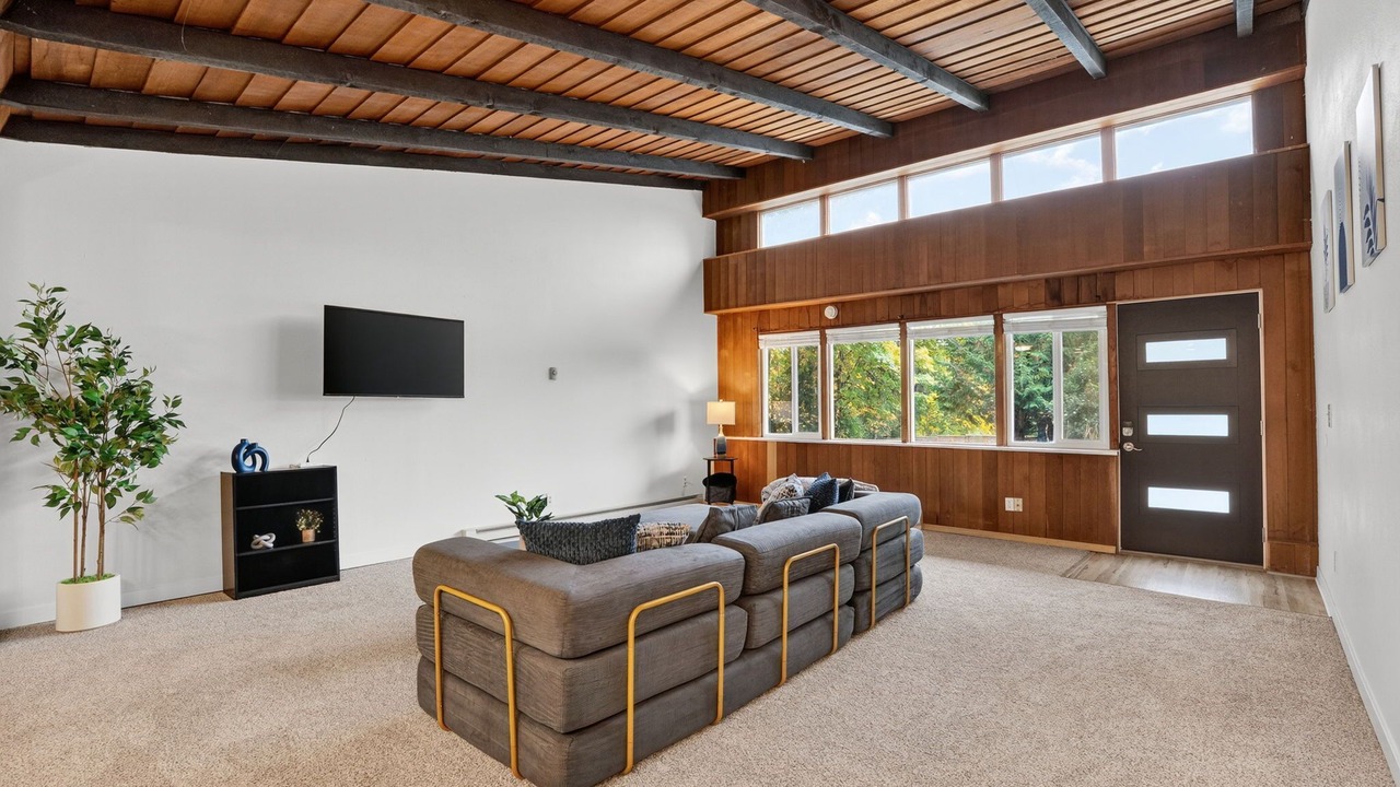 Photo of Livingroom in West Haven-Sylvan