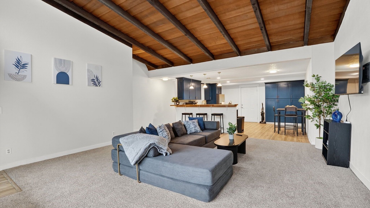 Photo of Livingroom in West Haven-Sylvan