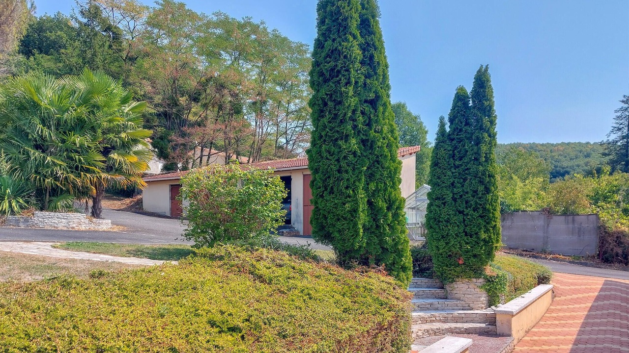 Photo of Others in Nanteuil-en-Vallee