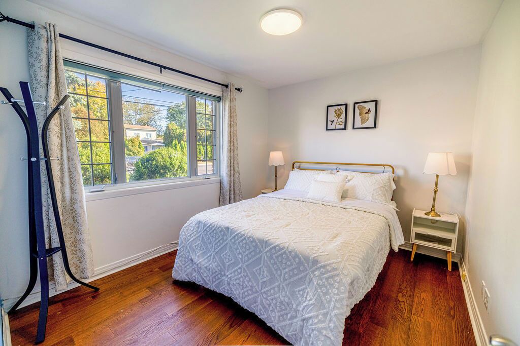 Photo of Bedroom in Saint-Lambert