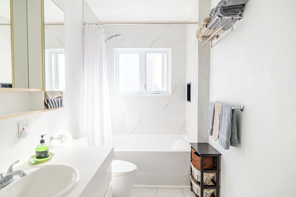 Photo of Bathroom in Saint-Lambert