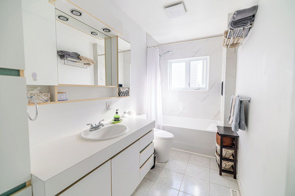 Photo of Bathroom in Saint-Lambert