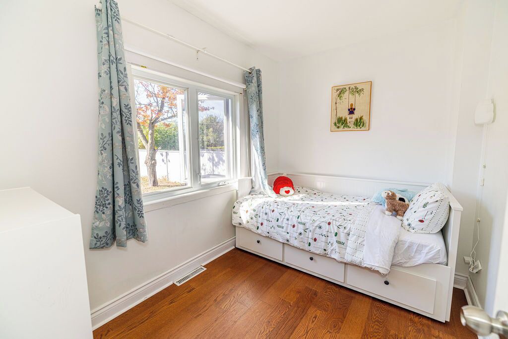 Photo of Bedroom in Saint-Lambert
