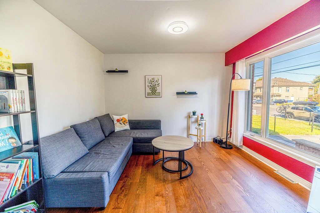 Photo of Livingroom in Saint-Lambert
