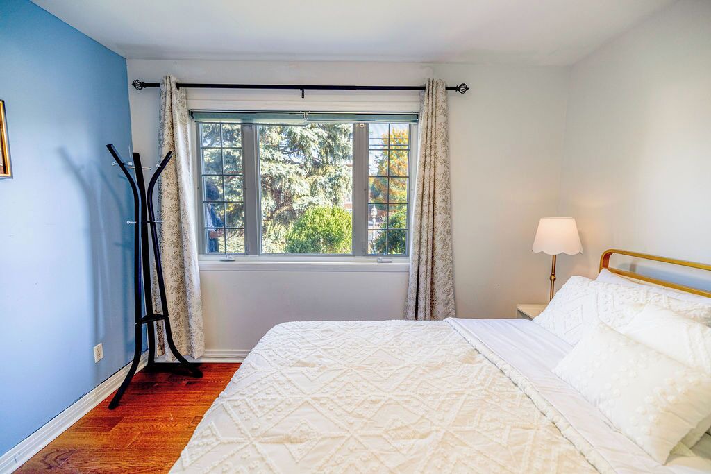 Photo of Bedroom in Saint-Lambert
