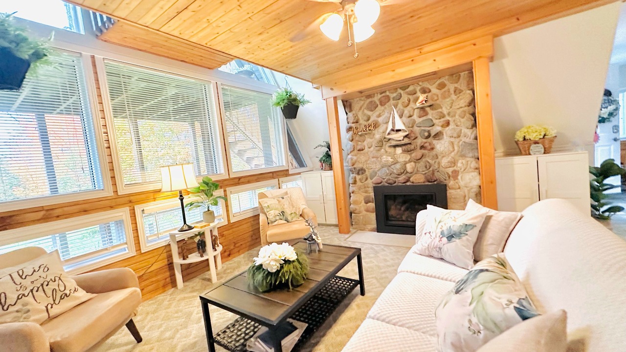 Photo of Livingroom in Plympton-Wyoming