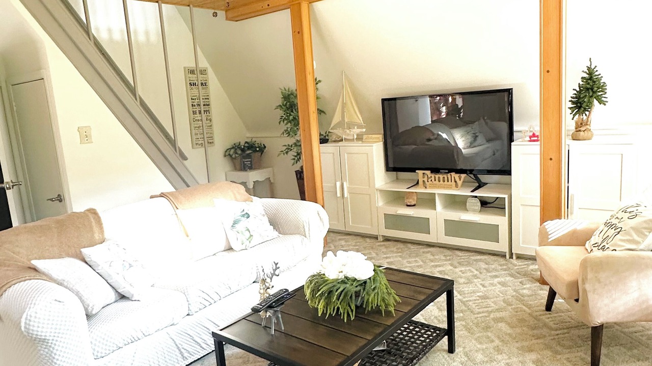 Photo of Livingroom in Plympton-Wyoming