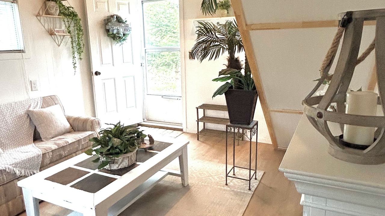 Photo of Livingroom in Plympton-Wyoming