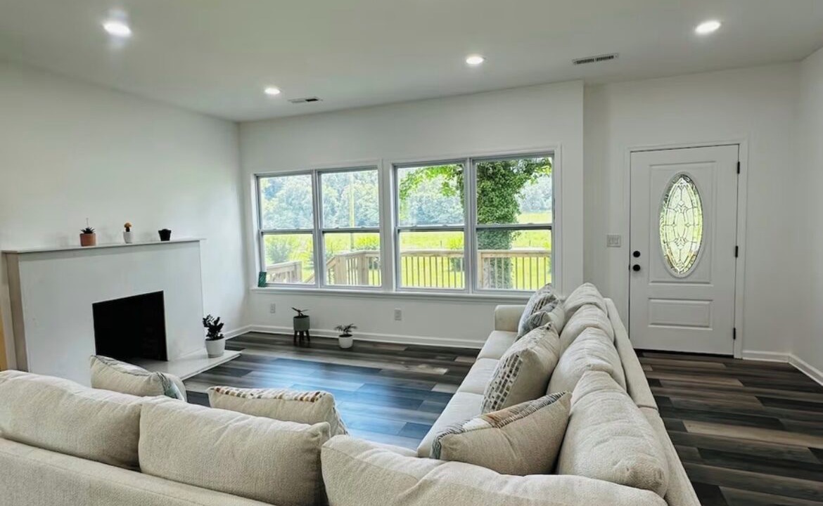 Photo of Livingroom in LaFayette