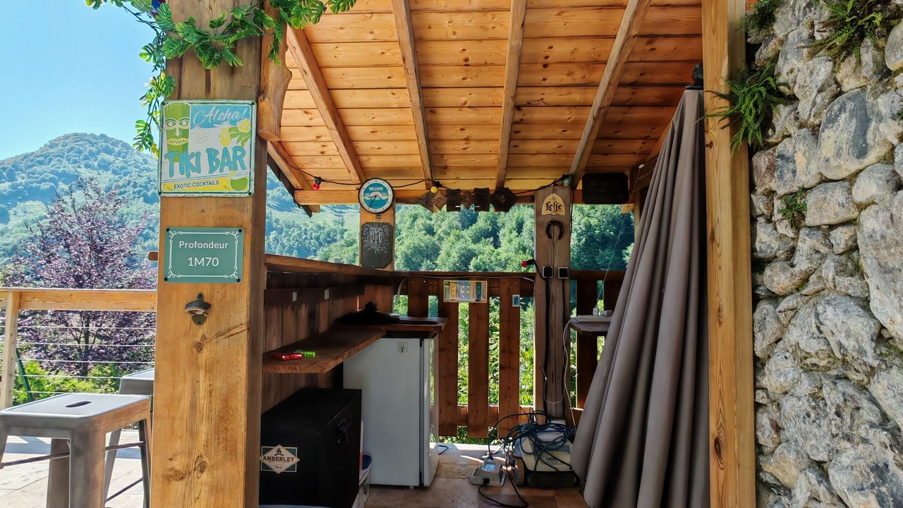 Photo of Outdoor in Louvie Juzon
