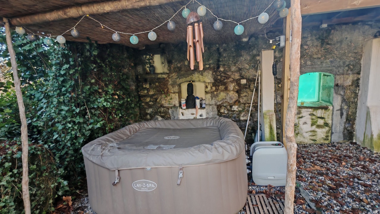 Photo of Outdoor in Louvie Juzon