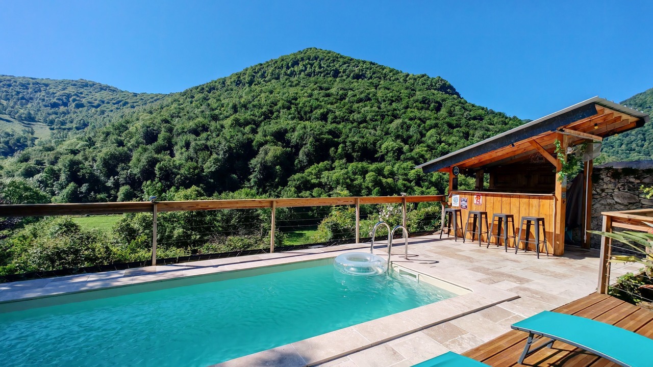 Photo of Outdoor in Louvie Juzon