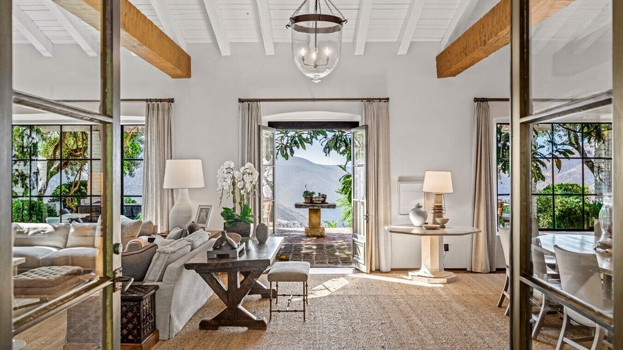 Photo of Livingroom in Malibu