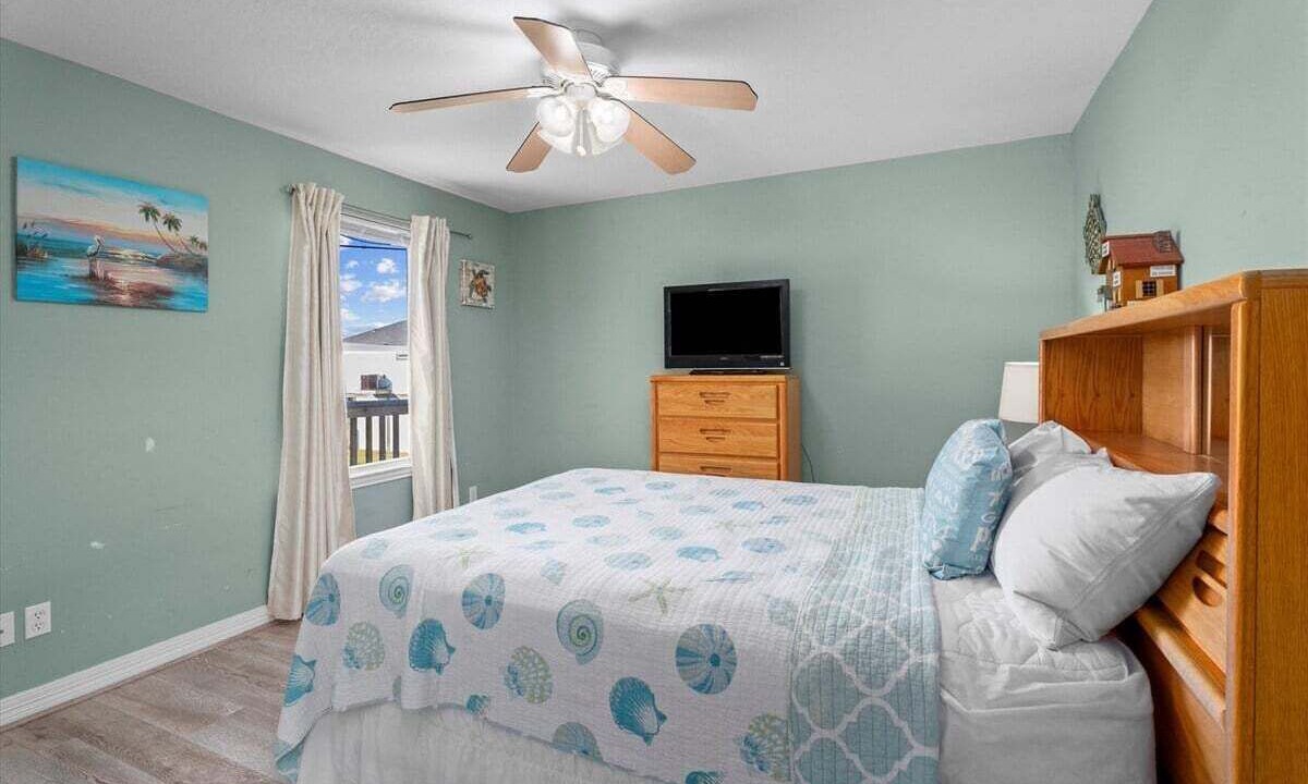 Photo of Bedroom in Terramar Beach