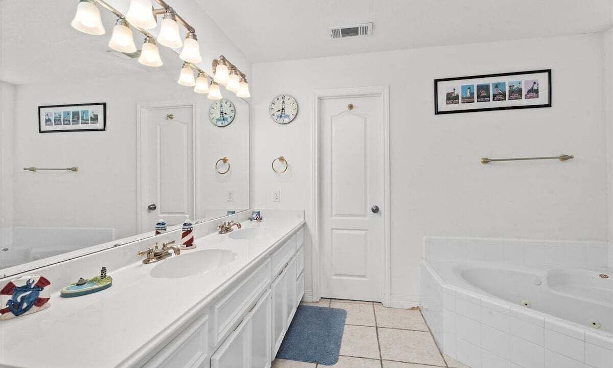 Photo of Bathroom in Terramar Beach
