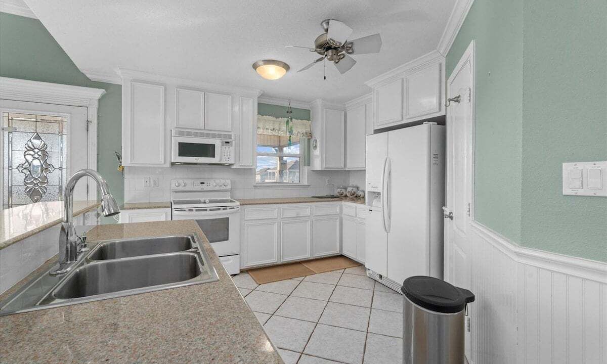 Photo of Kitchen in Terramar Beach