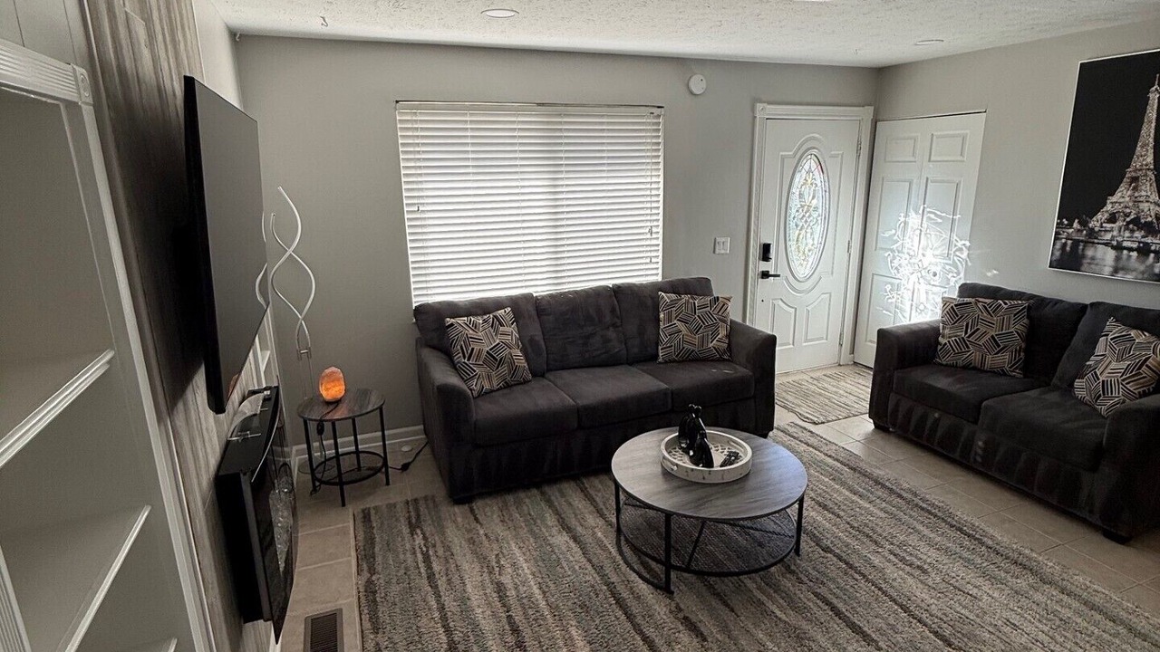 Photo of Livingroom in Lafayette