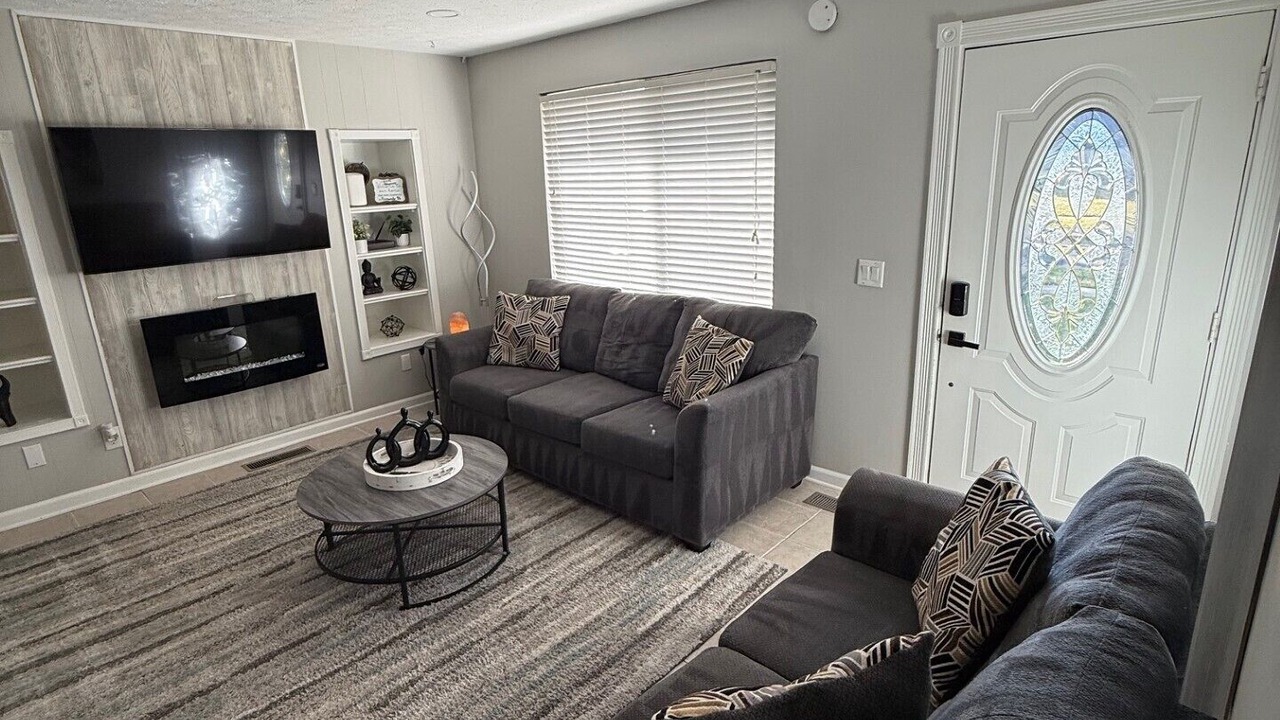Photo of Livingroom in Lafayette