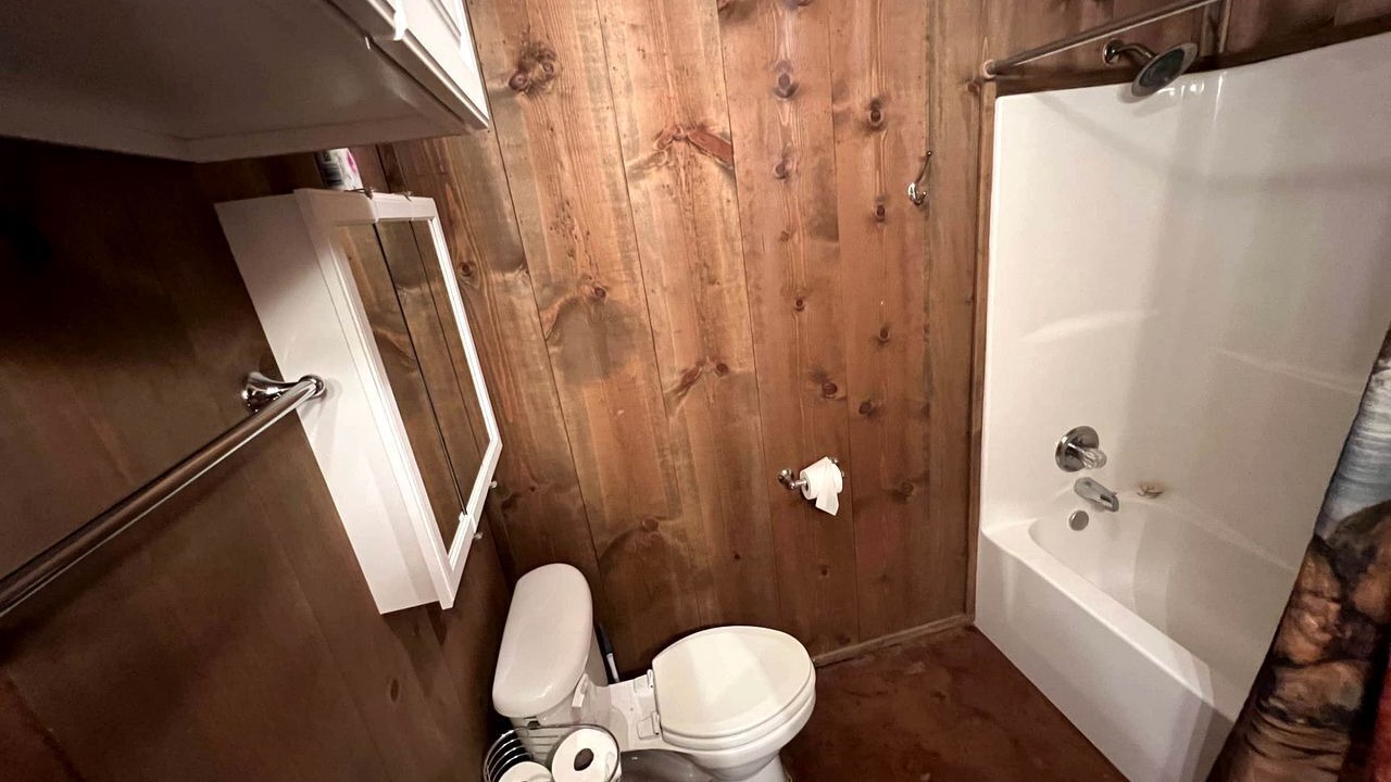 Photo of Bathroom in Jacksboro
