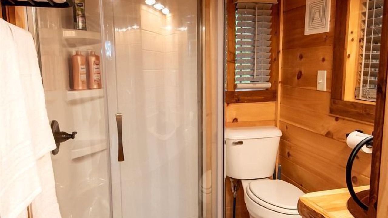 Photo of Bathroom in Marshall