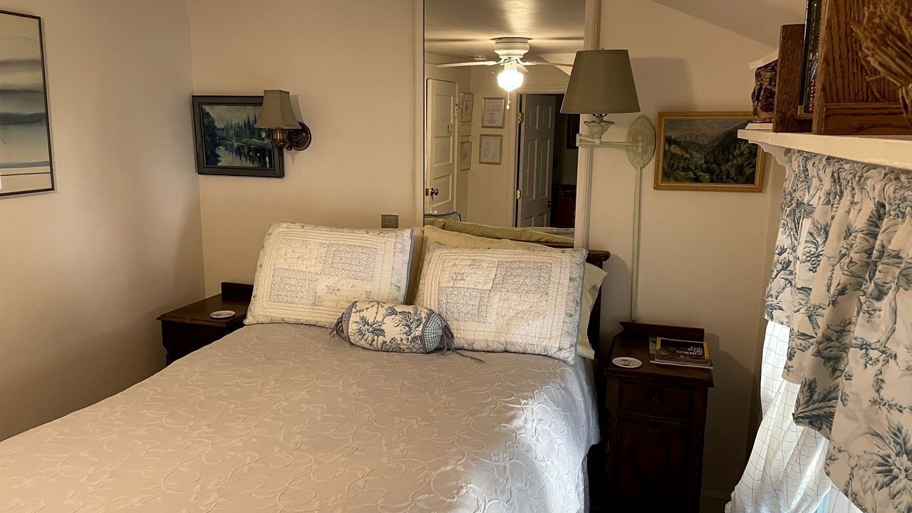 Photo of Bedroom in Elkhorn