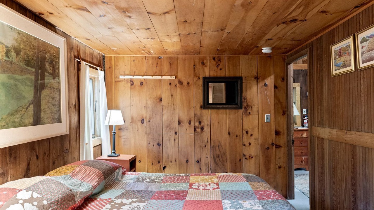 Photo of Bedroom in Lyme