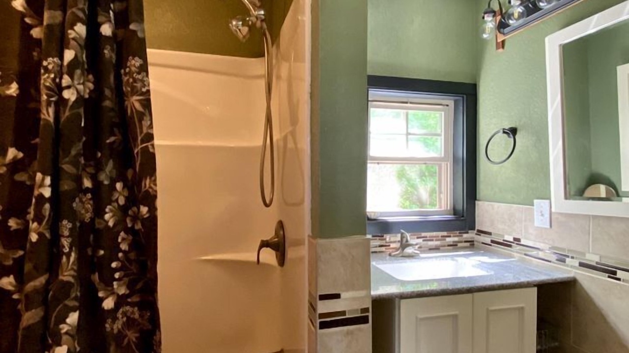 Photo of Bathroom in Boles