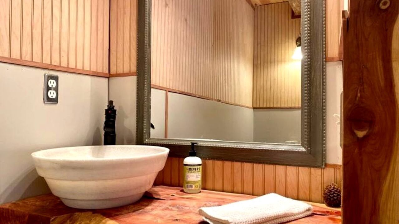 Photo of Bathroom in Boles