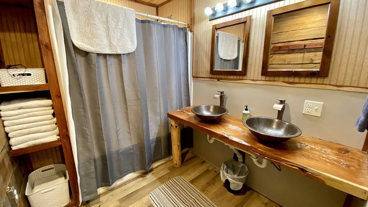 Photo of Bathroom in Boles