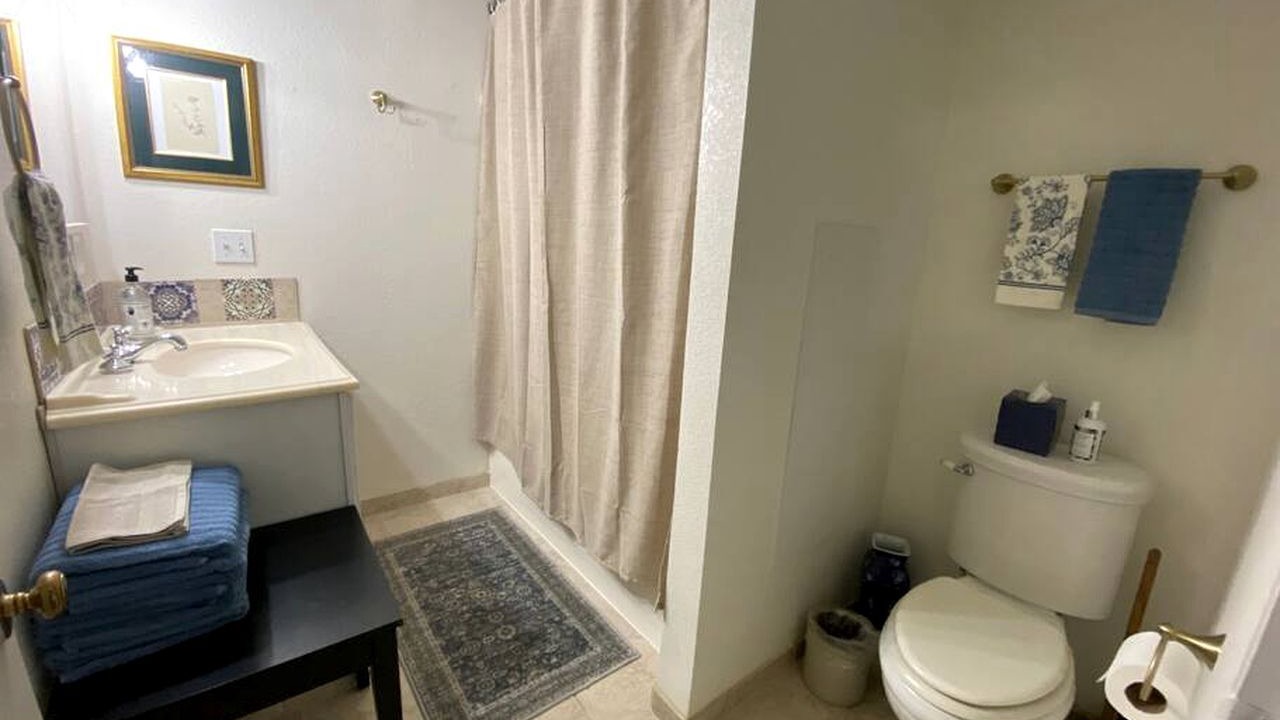Photo of Bathroom in Boles