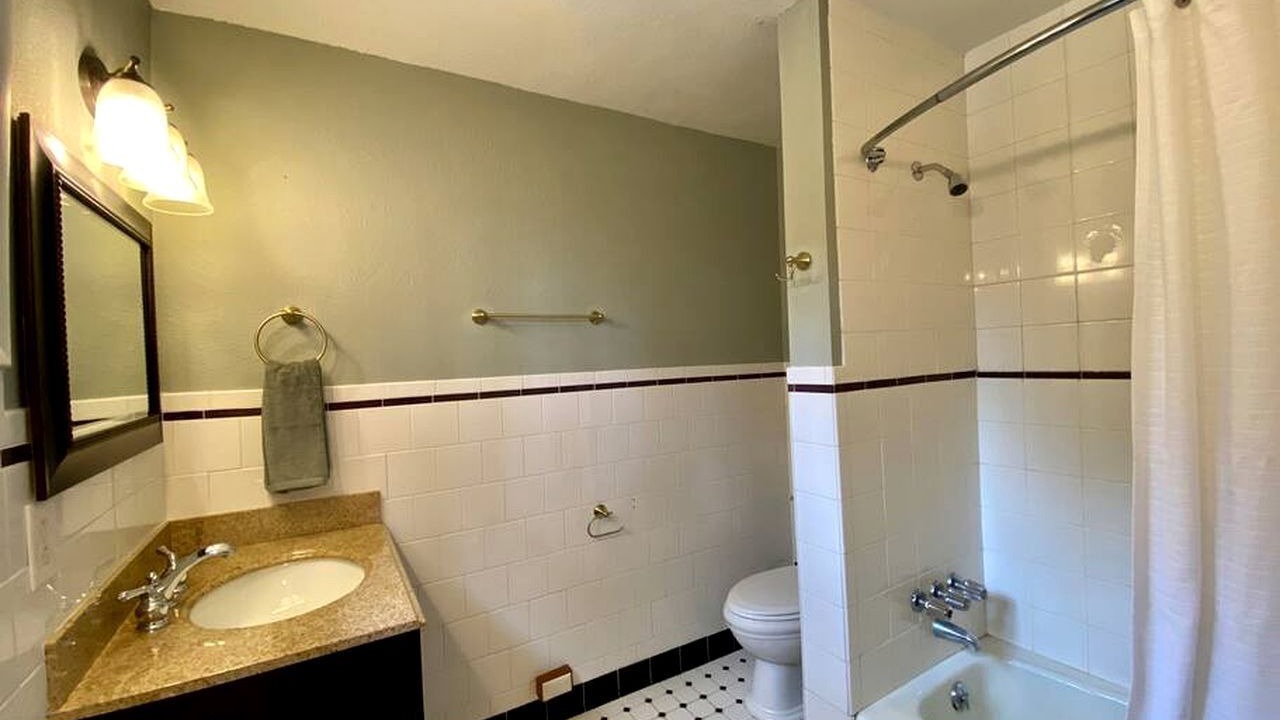 Photo of Bathroom in Boles