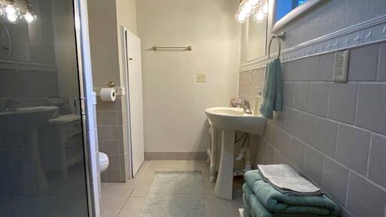 Photo of Bathroom in Boles