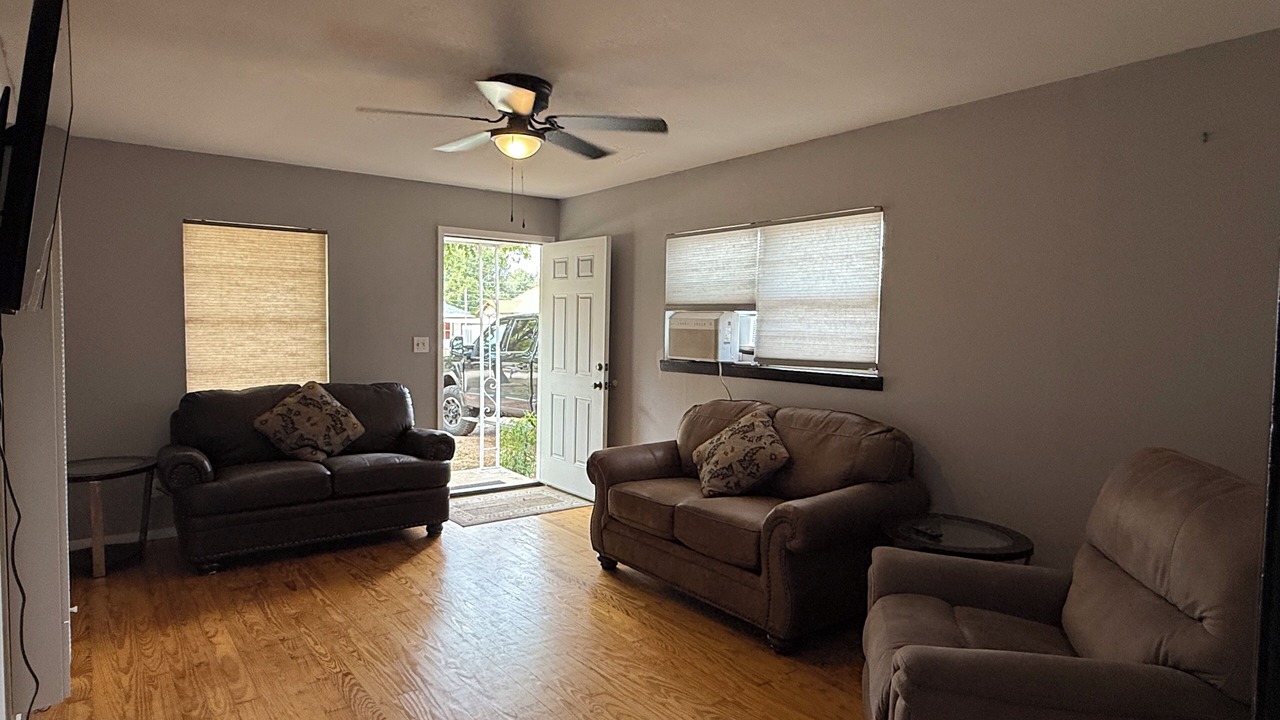 Photo of Livingroom in Clyde