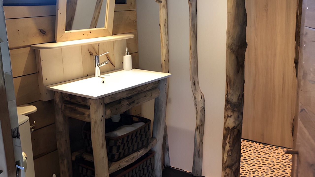 Photo of Bathroom in Brissac-Quince