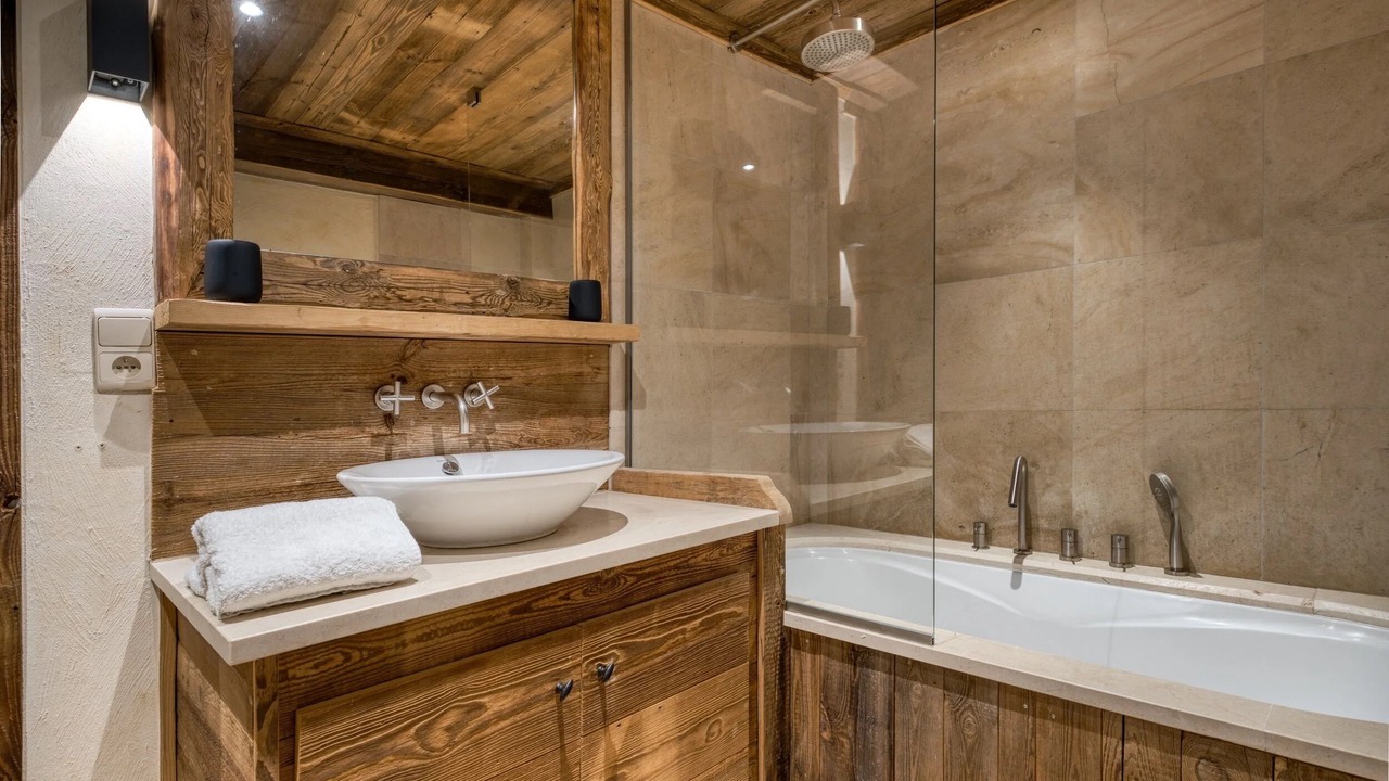 Photo of Bathroom in Demi-Quartier