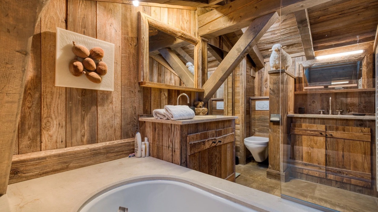 Photo of Bathroom in Demi-Quartier