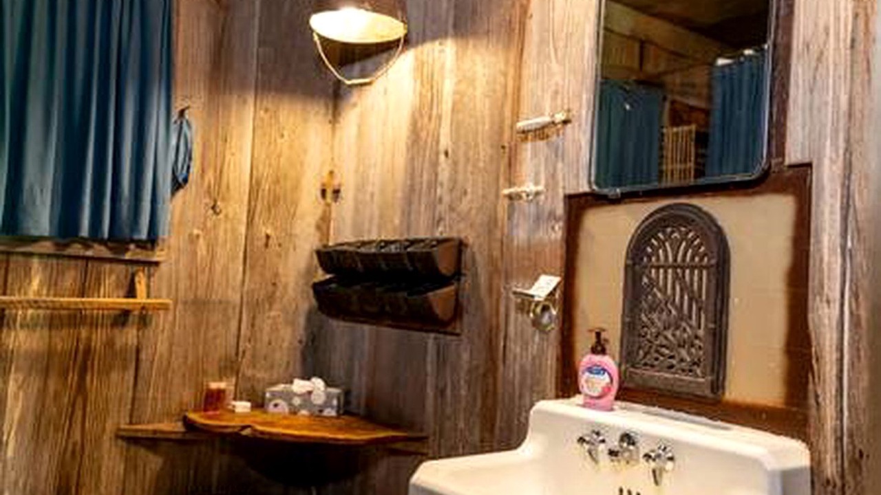 Photo of Bathroom in Satin