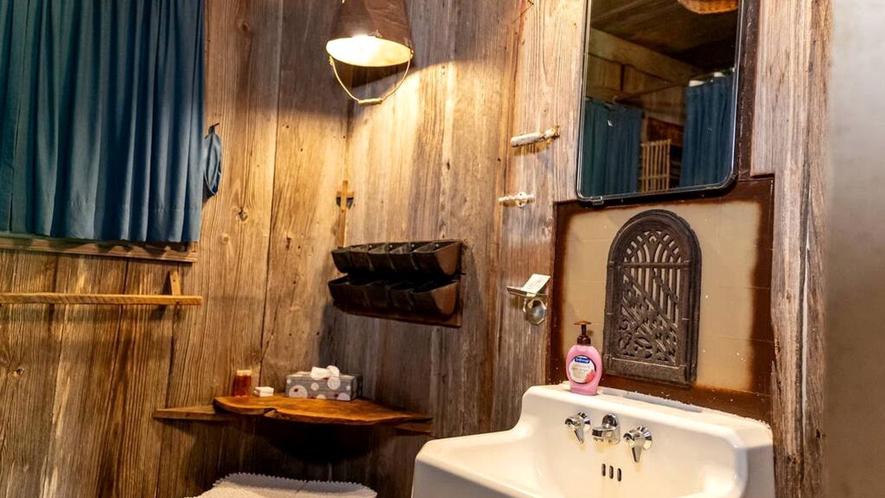 Photo of Bathroom in Satin