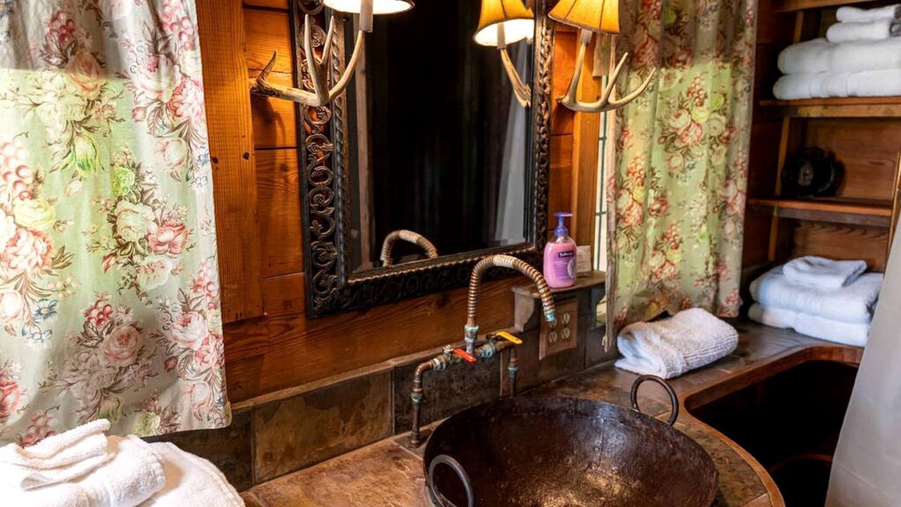 Photo of Bathroom in Satin