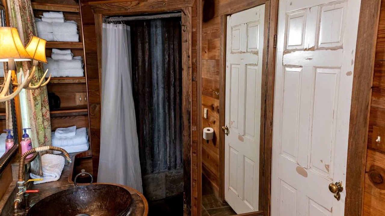 Photo of Bathroom in Satin