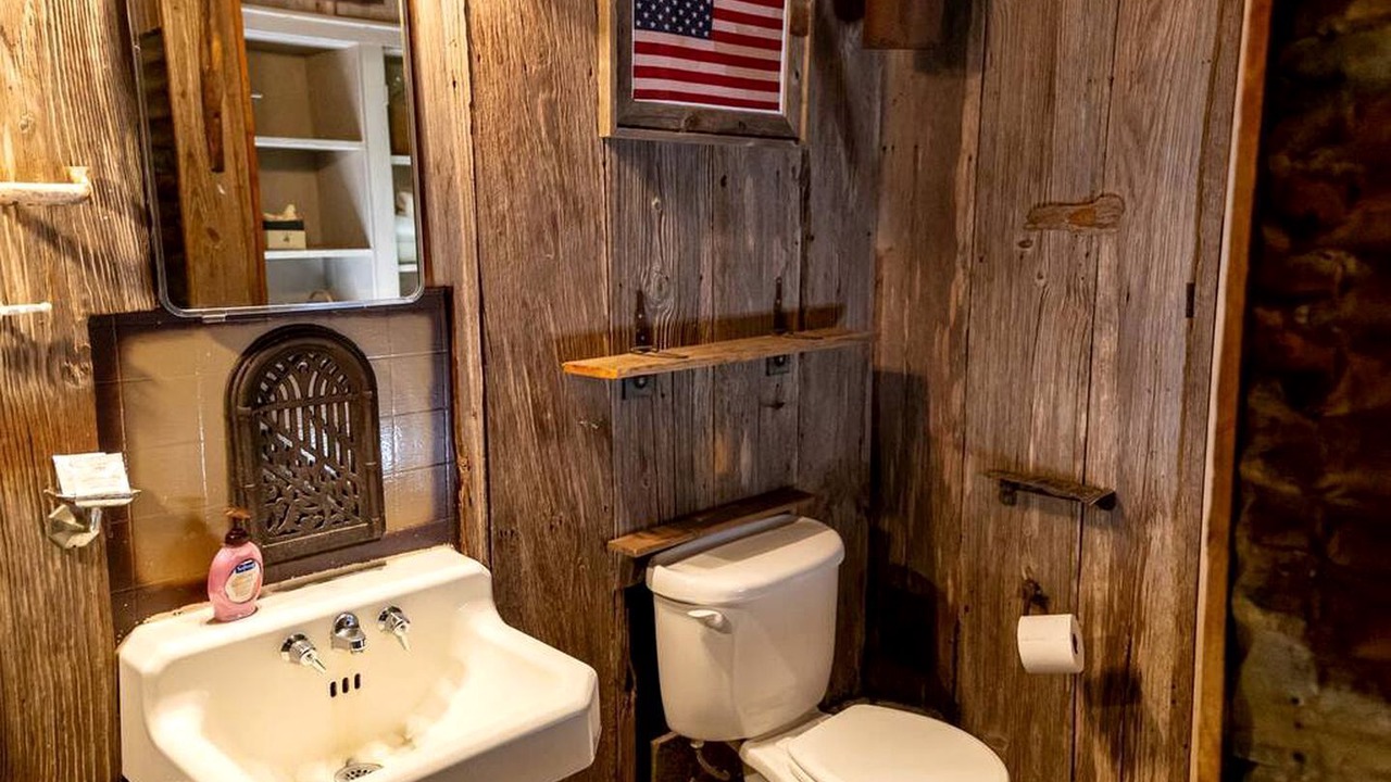 Photo of Bathroom in Satin