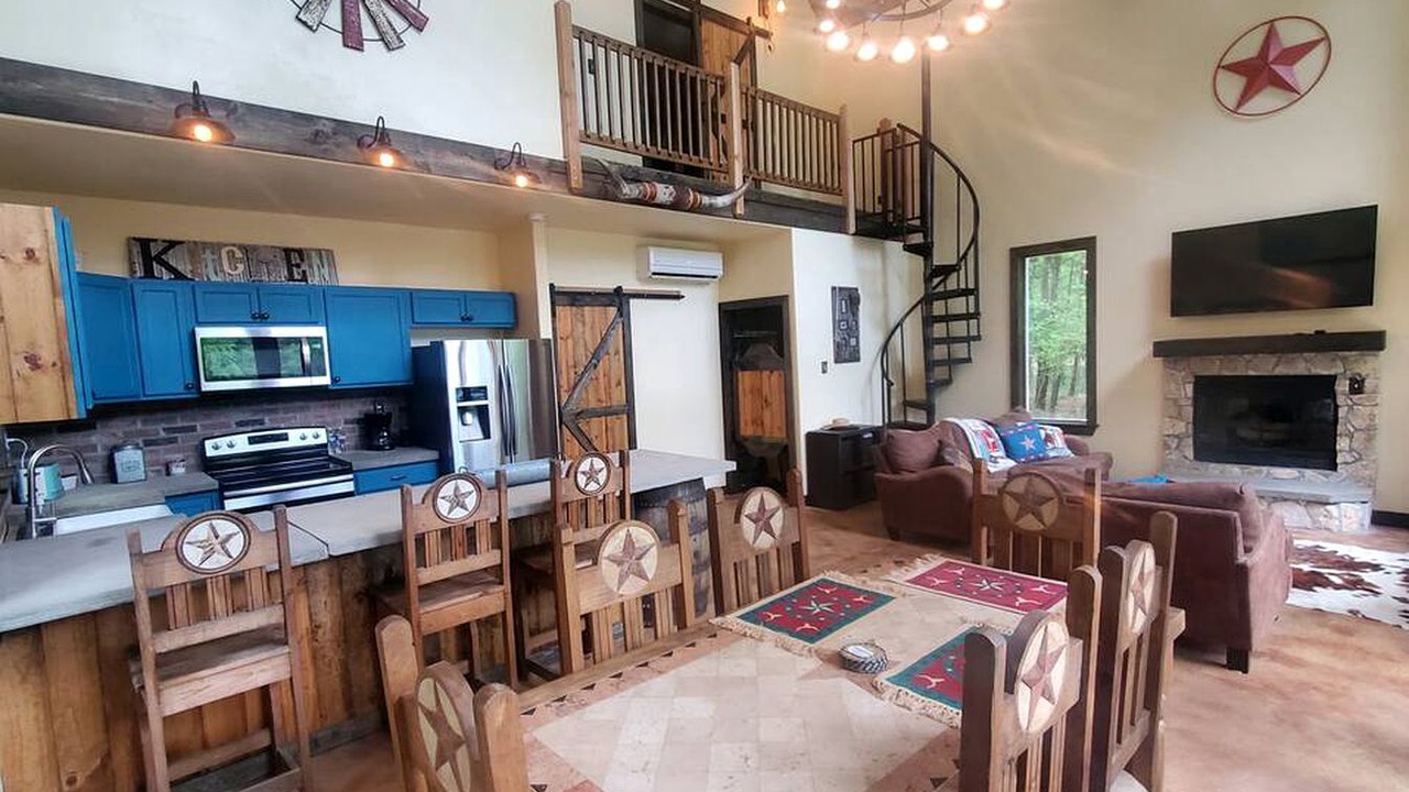 Photo of Livingroom in Waller
