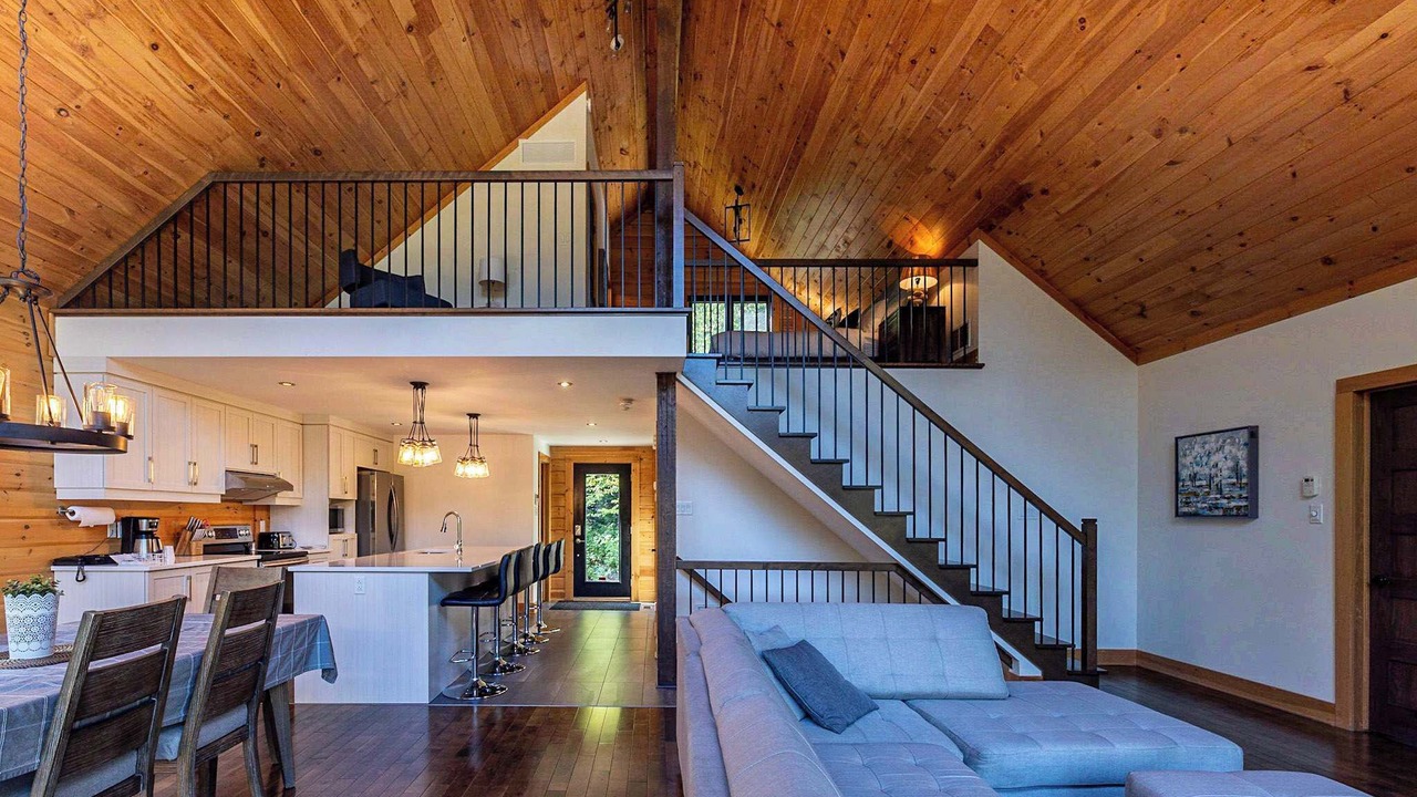 Photo of Livingroom in Sainte-Marguerite-du-Lac-Masson
