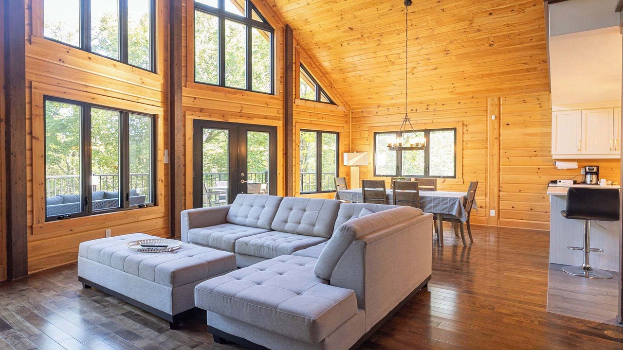 Photo of Livingroom in Sainte-Marguerite-du-Lac-Masson