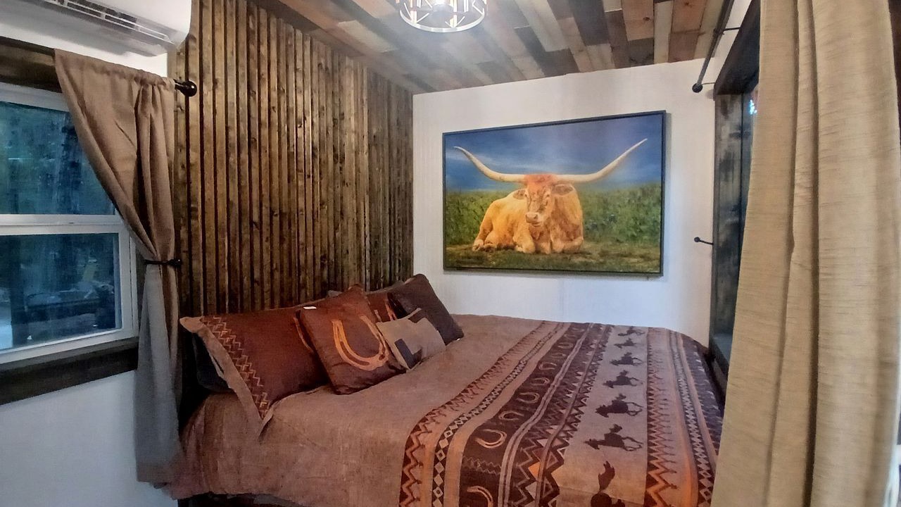 Photo of Bedroom in Plantersville
