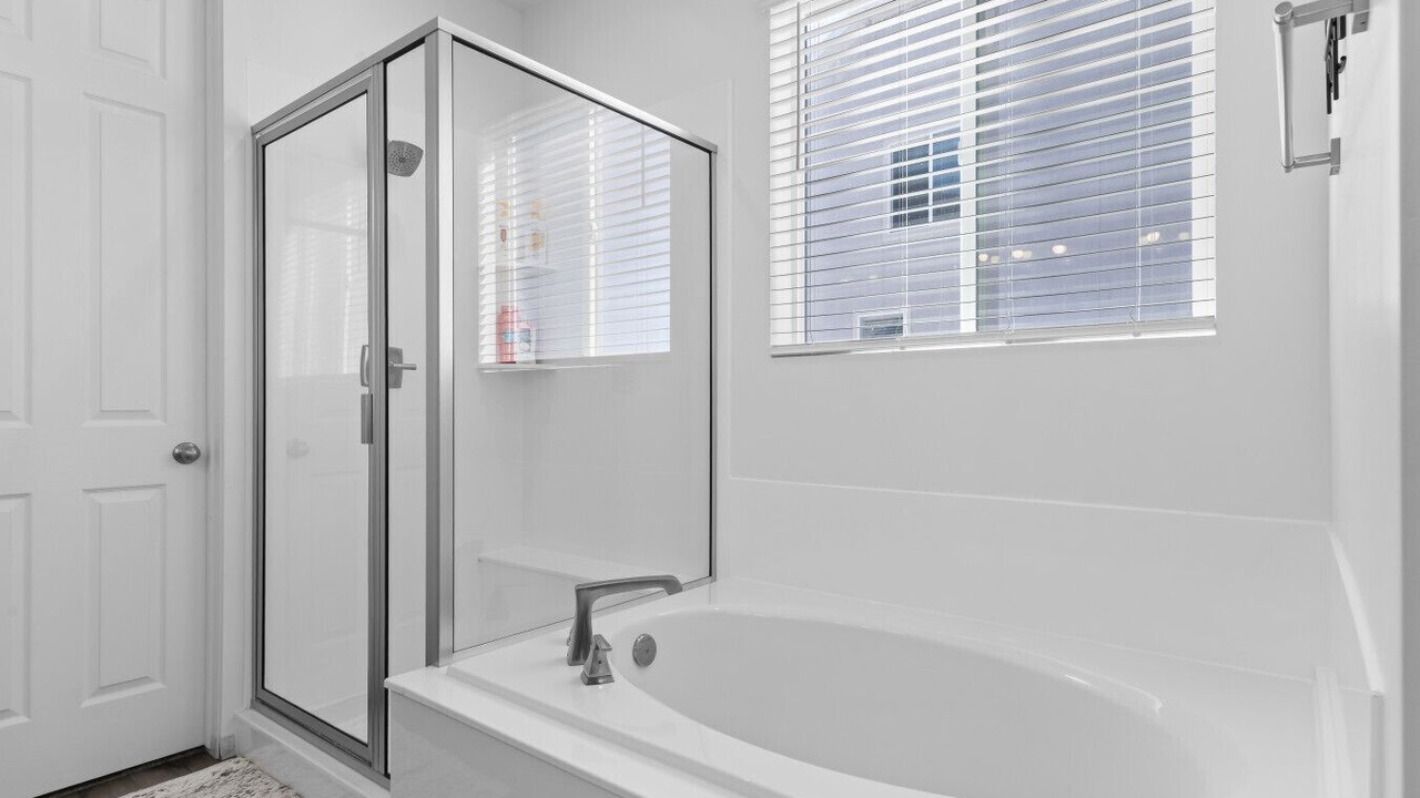 Photo of Bathroom in Lake Point