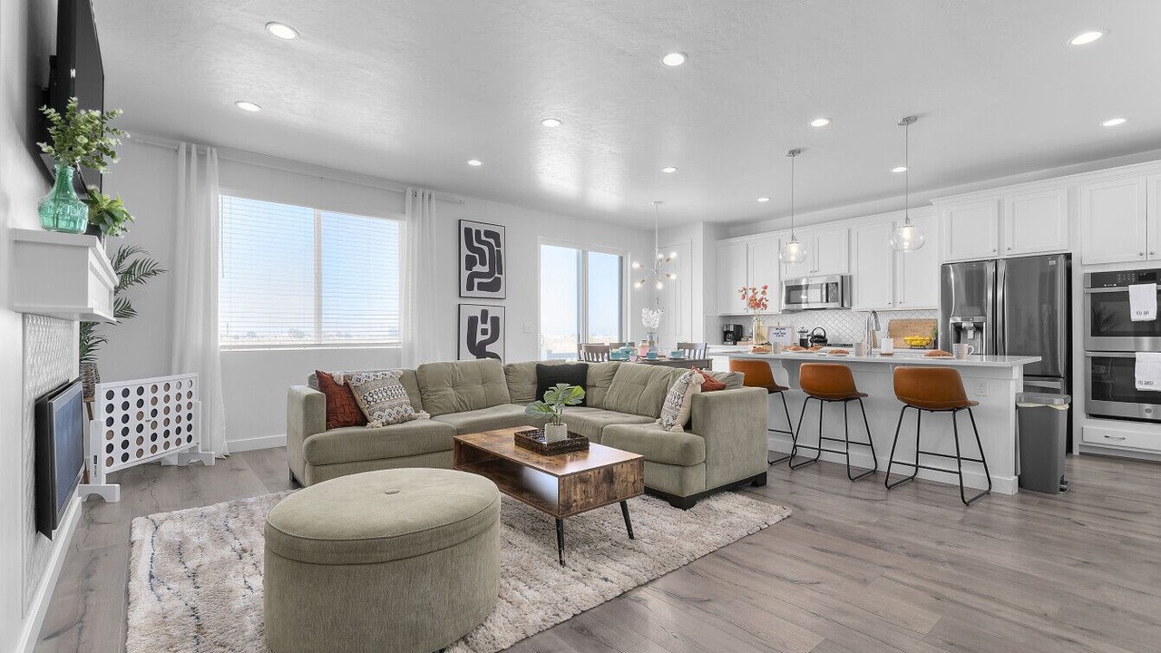 Photo of Livingroom in Lake Point